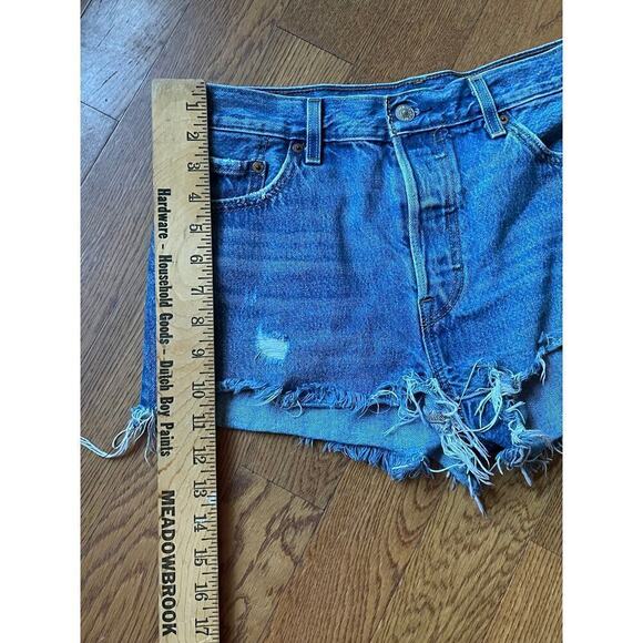Levi's Women's Denim Cut off Shorts. Distressed. Button Fly. Size 29.Boho.summer - Picture 6 of 6